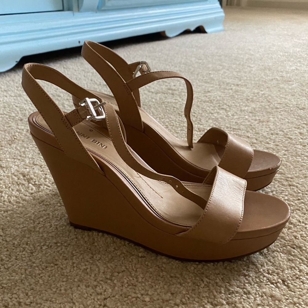 Gianni Bini Tan Wedges